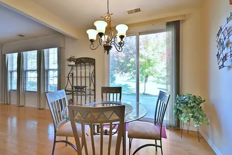 Dining - 2832 Beacon Point Cir, Elgin, IL 60124 photo 6 of 6