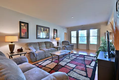 Living - 2832 Beacon Point Cir, Elgin, IL 60124 photo 3 of 7