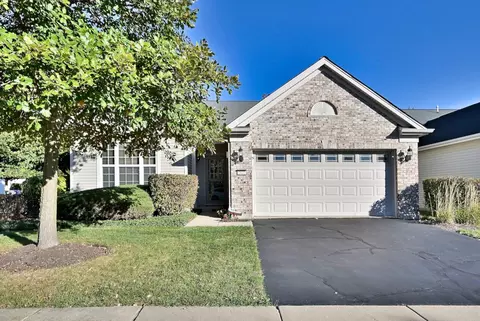 2832 Beacon Point Cir, Elgin, IL 60124
