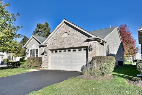 Exterior - 2832 Beacon Point Cir, Elgin, IL 60124 photo 2 of 5