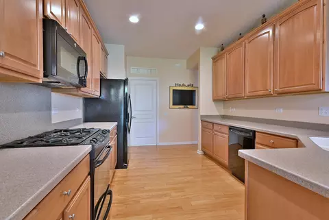 Kitchen - 2832 Beacon Point Cir, Elgin, IL 60124 photo 2 of 3