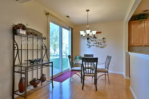 Dining - 2832 Beacon Point Cir, Elgin, IL 60124 photo 4 of 6