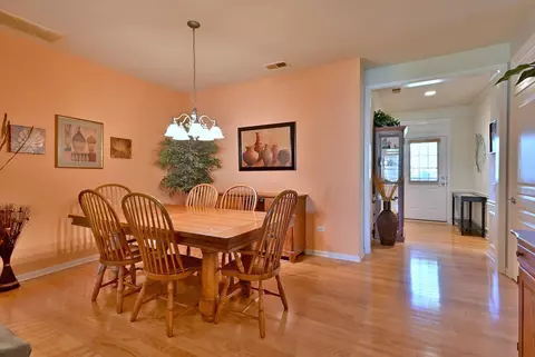 Dining - 2832 Beacon Point Cir, Elgin, IL 60124 photo 2 of 6