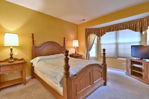 Bedroom - 2832 Beacon Point Cir, Elgin, IL 60124 photo 5 of 5