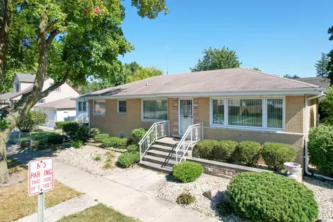 8636 40th St, Lyons, IL 60534