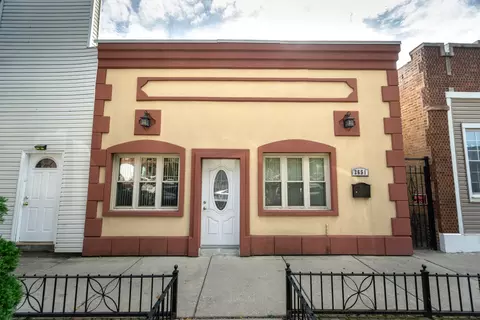 2651 W Pope John Paul Ii Dr, Chicago, IL 60632