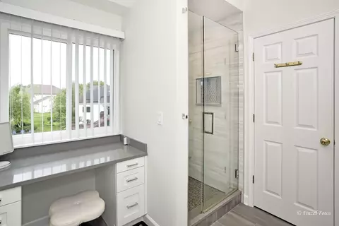 Bath - 2012 Spring Creek Ln, Mchenry, IL 60050 photo 2 of 4