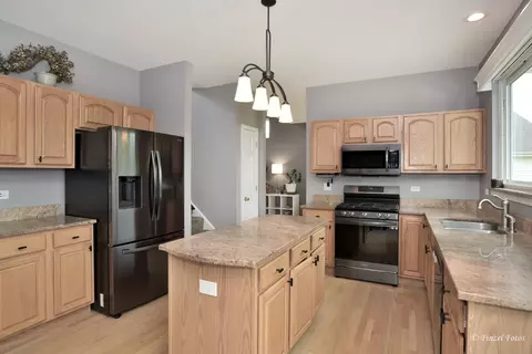 Kitchen - 2012 Spring Creek Ln, Mchenry, IL 60050 photo 2 of 2