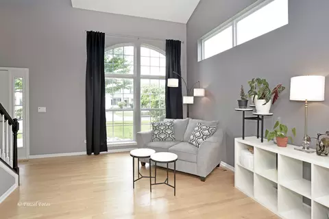Living - 2012 Spring Creek Ln, Mchenry, IL 60050 photo 2 of 4
