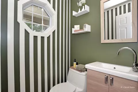 Bath - 2012 Spring Creek Ln, Mchenry, IL 60050 photo 1 of 4