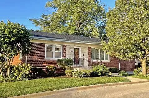 7000 27th St, Berwyn, IL 60402