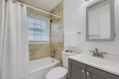 Bath - 509 Elder Ln, Glenview, IL 60025 photo 2 of 2