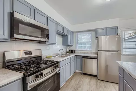 Kitchen - 509 Elder Ln, Glenview, IL 60025 photo 4 of 4