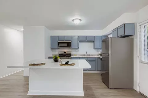 Kitchen - 509 Elder Ln, Glenview, IL 60025 photo 2 of 4