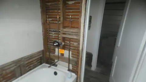 Bath - 2657 E 93rd St, Chicago, IL 60617 photo 2 of 3