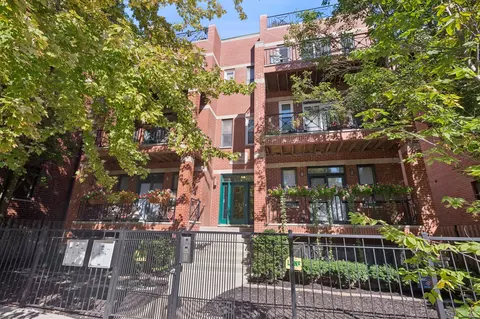 2702 W Montrose Ave #1E, Chicago, IL 60618