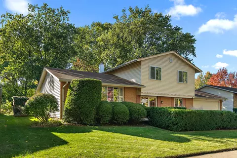 2 Vermont Cir, Bolingbrook, IL 60440