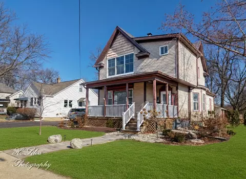 133 S Walkup Ave, Crystal Lake, IL 60014