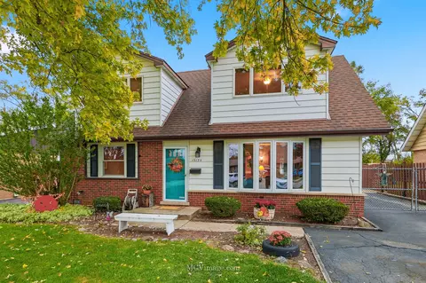 13125 E Playfield Dr, Crestwood, IL 60418