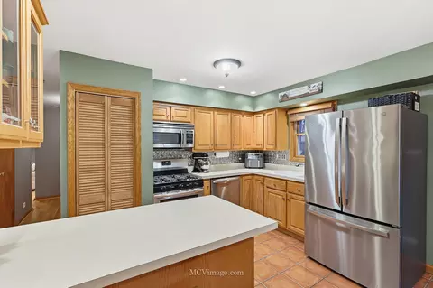 Kitchen - 13125 E Playfield Dr, Crestwood, IL 60418 photo 2 of 4