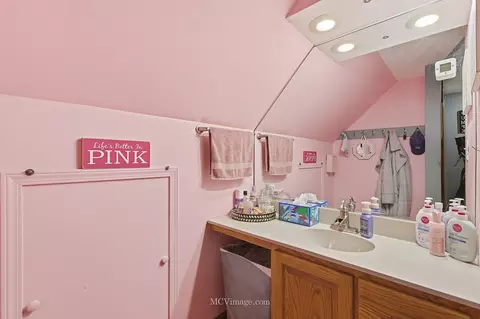 Bath - 13125 E Playfield Dr, Crestwood, IL 60418 photo 3 of 3
