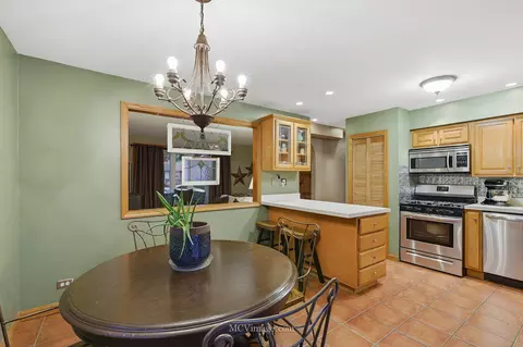 Kitchen - 13125 E Playfield Dr, Crestwood, IL 60418 photo 3 of 4