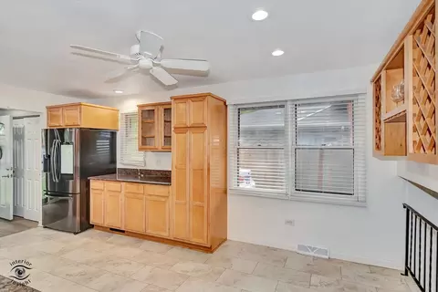 Kitchen - 4450 W 150th St, Midlothian, IL 60445 photo 4 of 4
