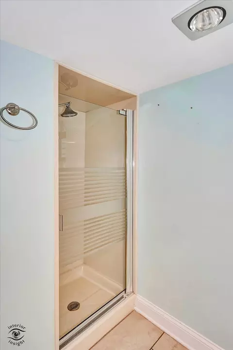 Bath - 4450 W 150th St, Midlothian, IL 60445 photo 2 of 4