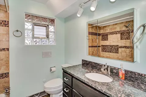Bath - 4450 W 150th St, Midlothian, IL 60445 photo 4 of 4