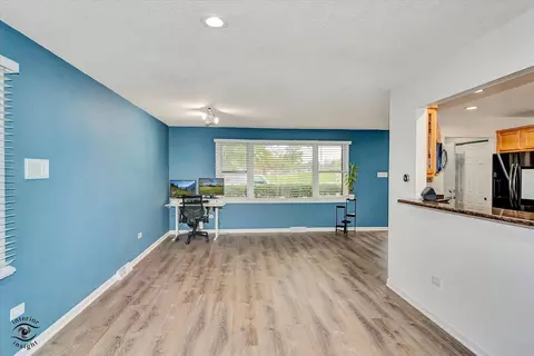 Living - 4450 W 150th St, Midlothian, IL 60445 photo 1 of 5