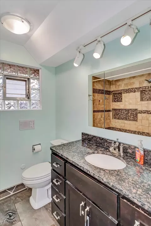 Bath - 4450 W 150th St, Midlothian, IL 60445 photo 3 of 4