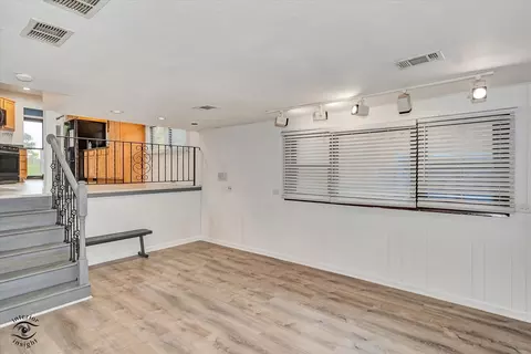 Living - 4450 W 150th St, Midlothian, IL 60445 photo 5 of 5