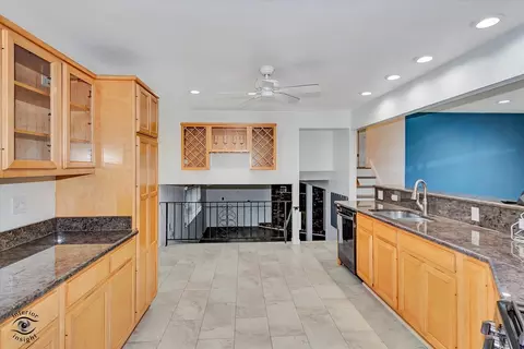 Kitchen - 4450 W 150th St, Midlothian, IL 60445 photo 2 of 4
