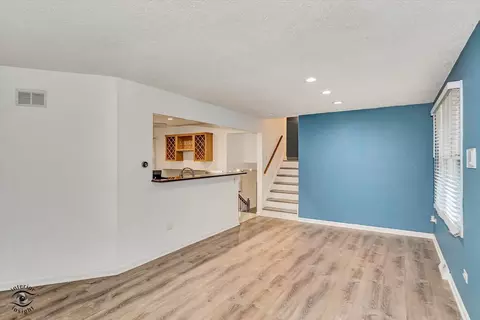 Living - 4450 W 150th St, Midlothian, IL 60445 photo 3 of 5