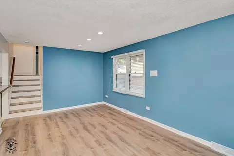 Living - 4450 W 150th St, Midlothian, IL 60445 photo 2 of 5
