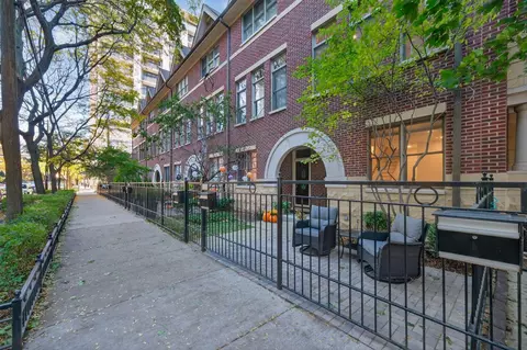 Exterior - 232 E Cullerton St, Chicago, IL 60616 photo 2 of 6