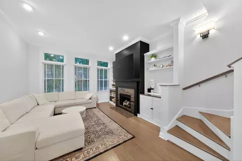 Living - 232 E Cullerton St, Chicago, IL 60616 photo 1 of 2
