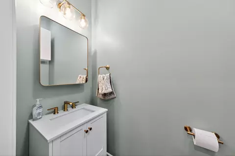 Bath - 232 E Cullerton St, Chicago, IL 60616 photo 1 of 5