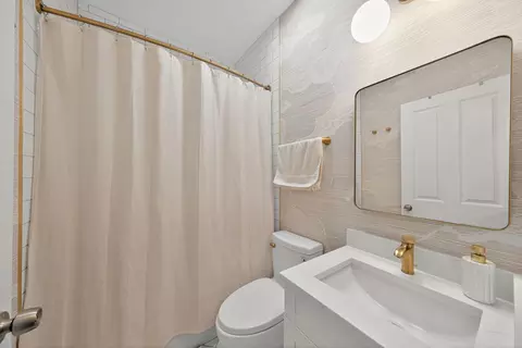 Bath - 232 E Cullerton St, Chicago, IL 60616 photo 3 of 5