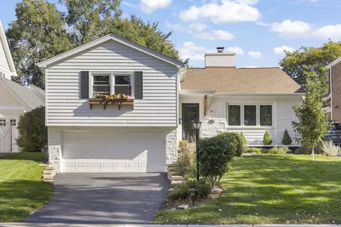 211 Crest Rd, Glen Ellyn, IL 60137