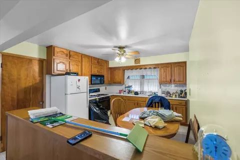 Kitchen - 1000 4th St, Harvard, IL 60033 photo 5 of 6