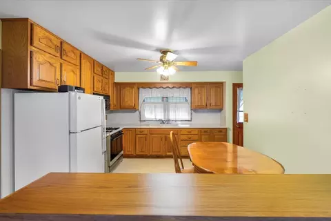 Kitchen - 1000 4th St, Harvard, IL 60033 photo 3 of 6