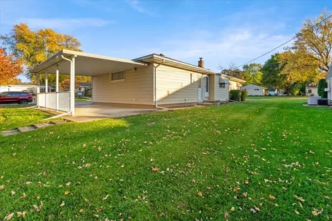 Exterior - 1000 4th St, Harvard, IL 60033 photo 3 of 5