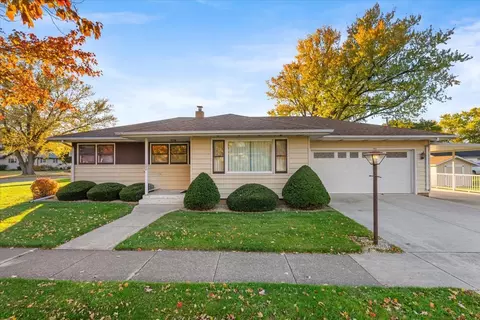 1000 4th St, Harvard, IL 60033