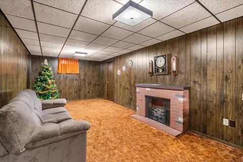 Living - 1000 4th St, Harvard, IL 60033 photo 4 of 5