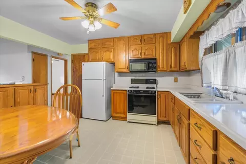 Kitchen - 1000 4th St, Harvard, IL 60033 photo 1 of 6