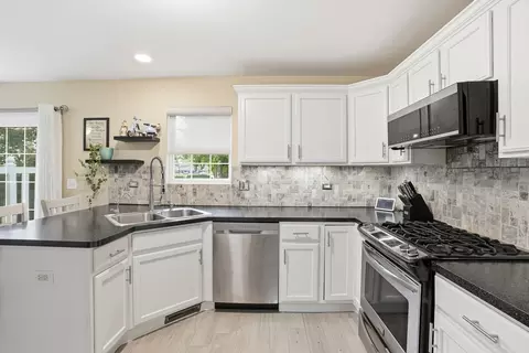 Kitchen - 5601 W Sutton Pl #A, Monee, IL 60449 photo 2 of 3