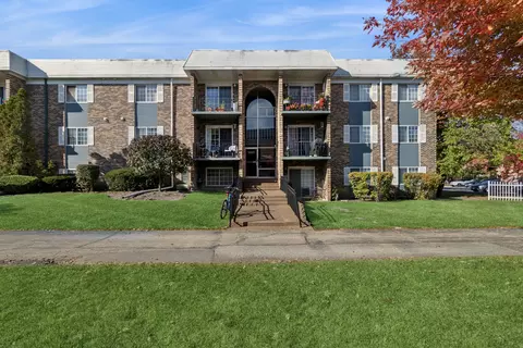 1633 N Windsor Dr #113, Arlington Heights, IL 60004