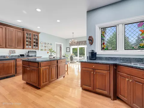 Kitchen - 802 Kenmare Dr, Burr Ridge, IL 60527 photo 5 of 6
