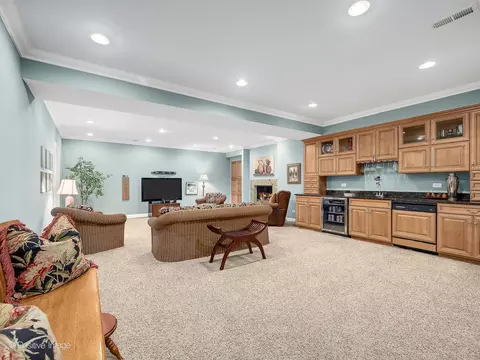 Living - 802 Kenmare Dr, Burr Ridge, IL 60527 photo 9 of 10